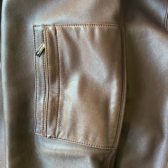 Leather jacket - Picture 10 of 11